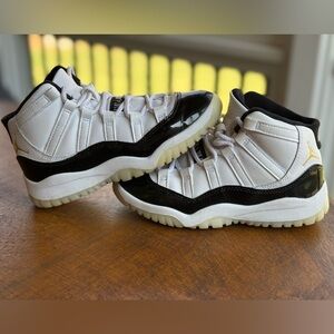 Jordan Kids White Black Gold Retro Sneakers